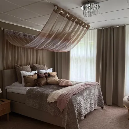 Boutique Savoir 4*